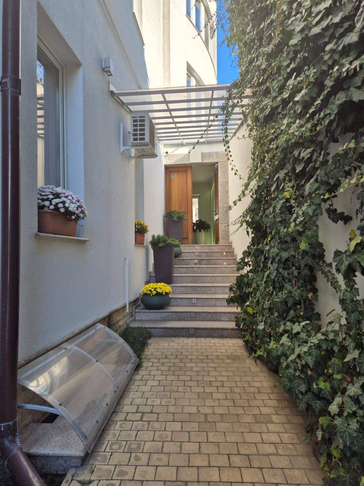 0-02-05-20d08d5944cb06ad578a88eaf8183f09d79aefc26d25dd7d65cac40e87b3de78_1cc1ec9ab2a0d818