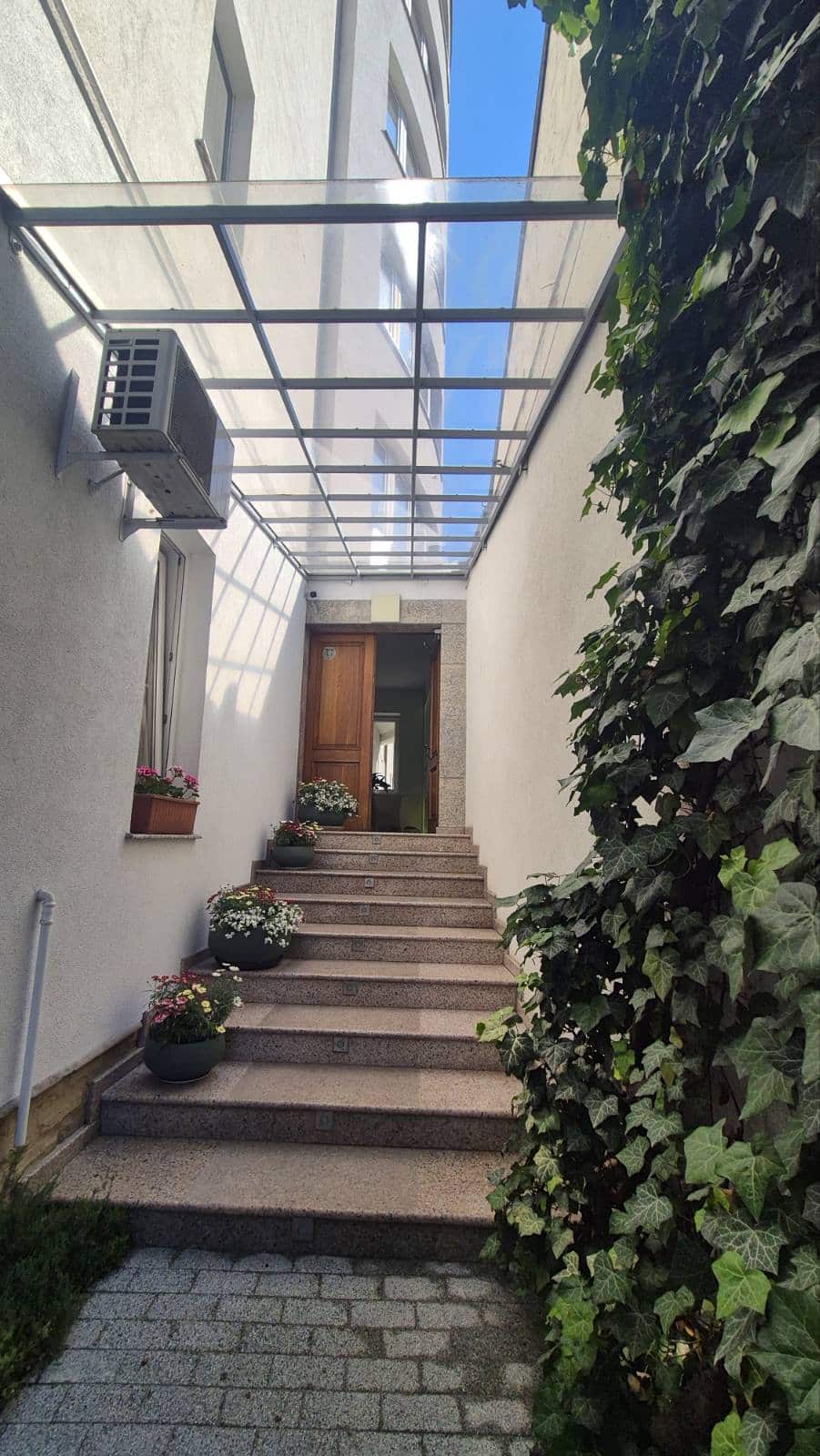 Mateevici 52 apartments entrance (9)
