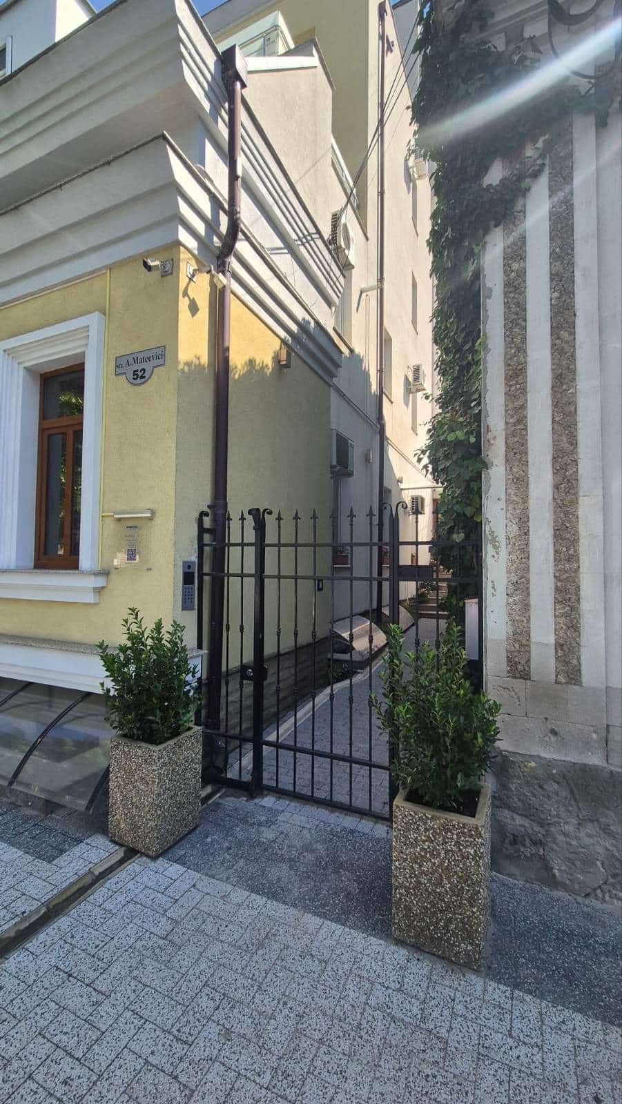 Mateevici 52 apartments entrance (7)