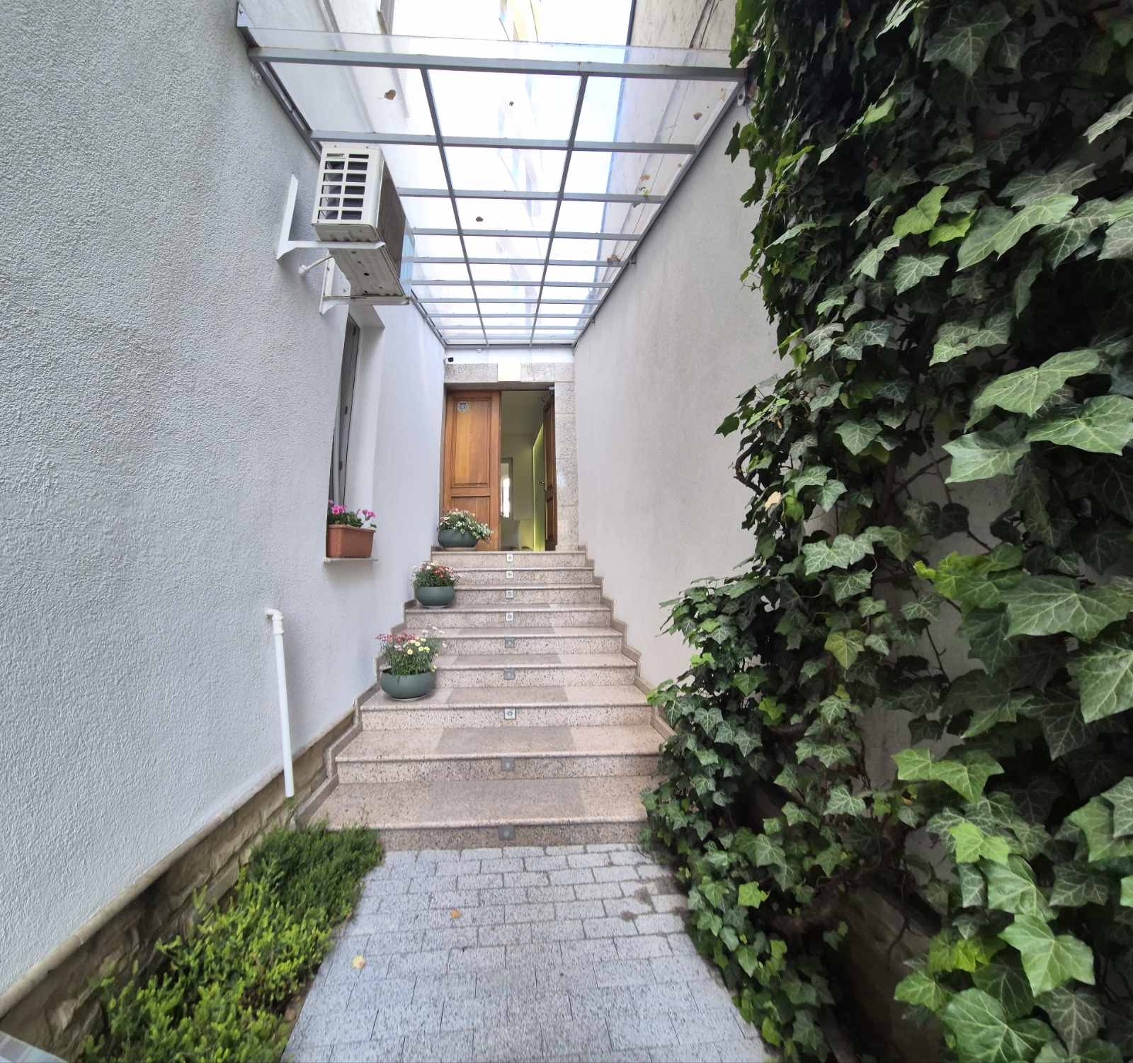 Mateevici 52 apartments entrance (9)