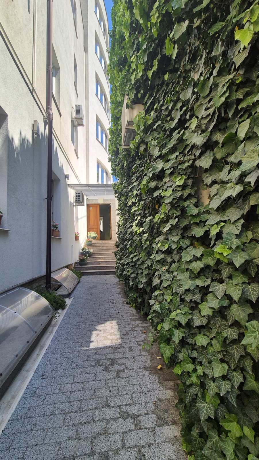 Mateevici 52 apartments entrance (9a)